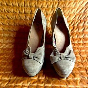Gray/Taupe platform Heels from Seychelles in size 7.5M